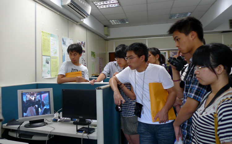万象城官网师生参观成功大学行动实验室